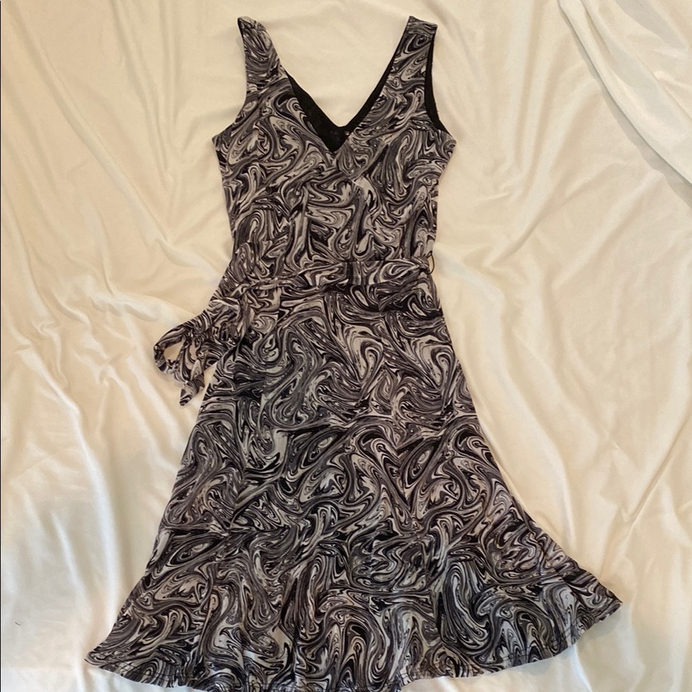 Michael Kors Black and White V-Neck Sleeveless Midi Dress
